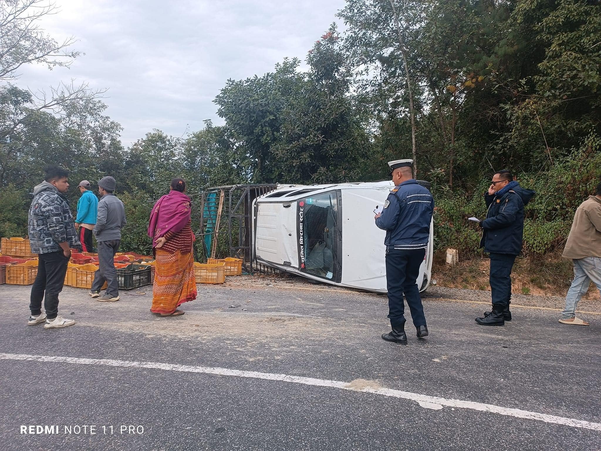 रामेछाप जाँदै गरेको बोलेरो नाम्दुमा दुर्घटना